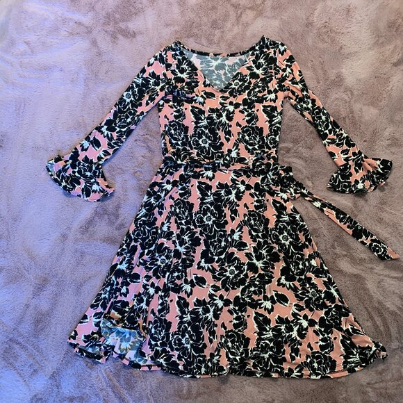Leota Ilana Flounce Sleeve Dress  - Pink Floral with Ruffle Sleeves and Tie - M - Picture 1 of 8